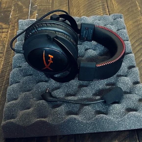 HyperX Headset - Picture 3 of 8